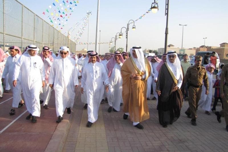 أمين منطقة الرياض يفتتح ساحات البلدية في أحياء السلام والمنار والنزهة