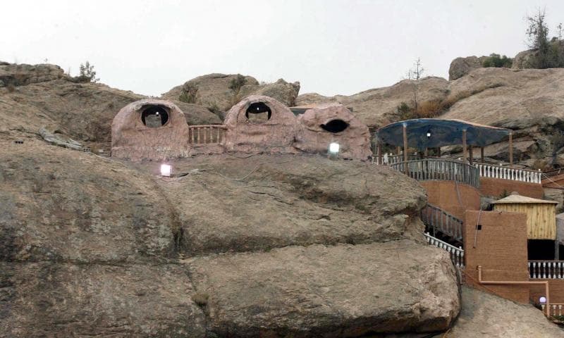 الكهوف في تنومة .. منتجعات سياحية على الطبيعة