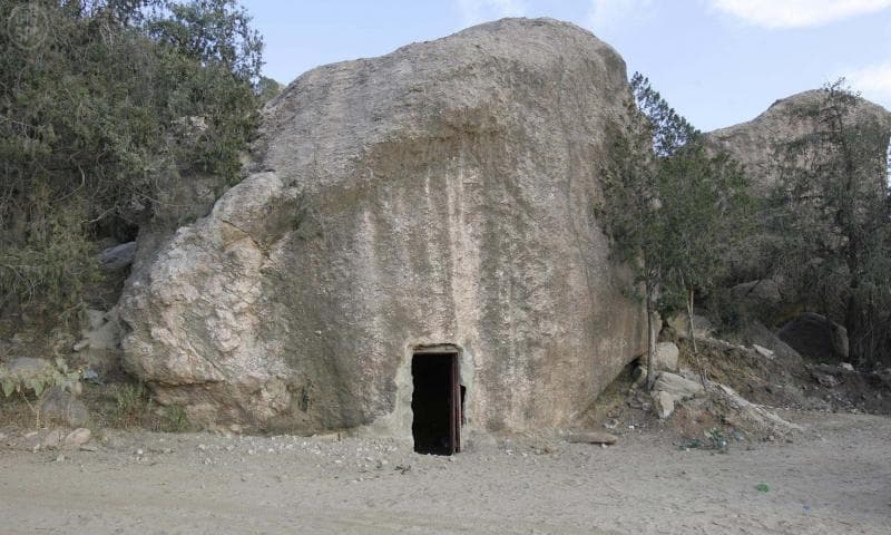 الكهوف في تنومة .. منتجعات سياحية على الطبيعة