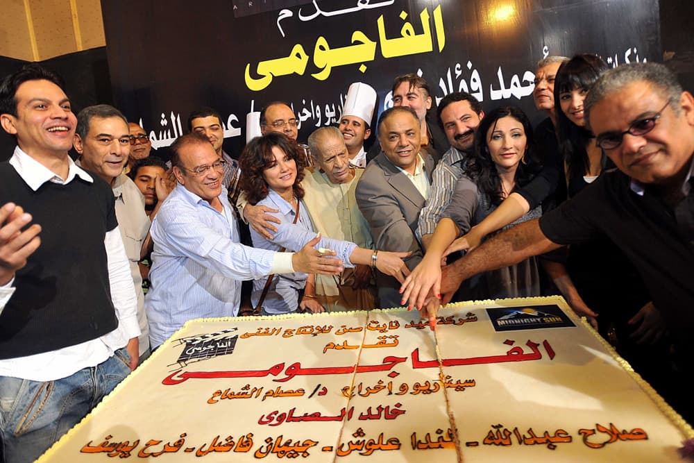 طاقم فيلم الفاموجي يحتفلون بانتهاء تصويره والذي يجسد قصة شاعر والكاتب المصري أحمد فؤاد نجم ويقوم ببطولته خالد الصاوي وجيهان فاضل