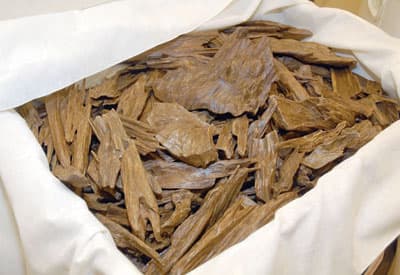 أطباء: دخان البخور المغشوش بالرصاص يسمم الدم ويهيج مرضى الربو