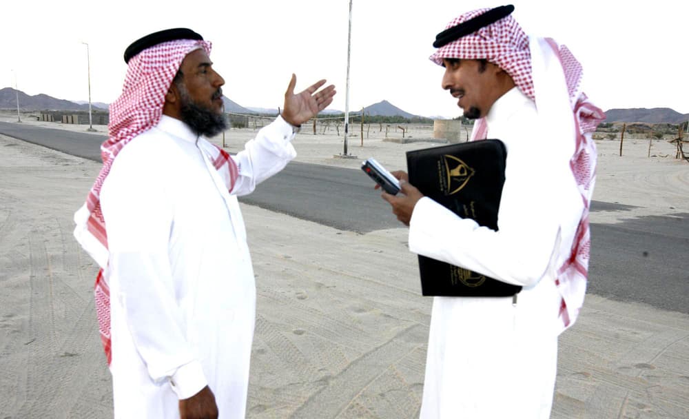 قصاص الأثر.. البحث عن الحقيقة بين الرمال