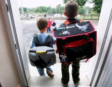 للنقاش: حقائب أبنائنا وبناتنا ثقيلة.. ما الحل؟