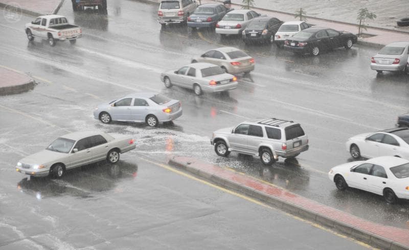أمطار جدة.. استئناف الرحلات في المطار والأمانة تضاعف جهودها  لإزالة تجمعات الأمطار