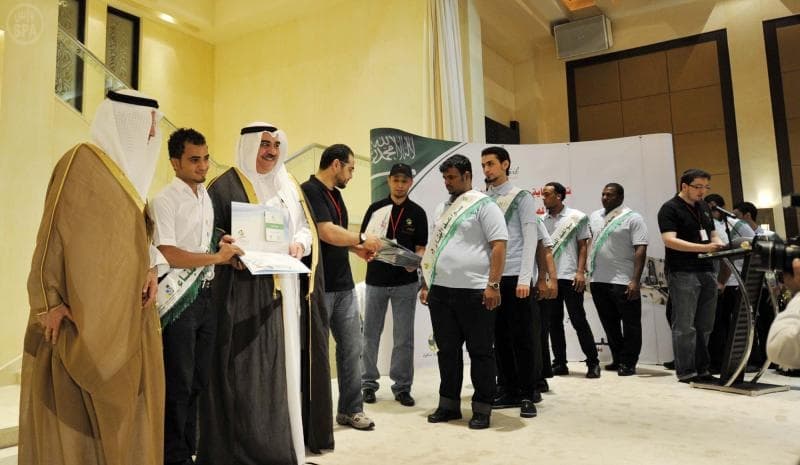 وزير العمل يحضر حفل تخريج 1000 متدرب من المعهد السعودي للبيع بالتجزئة
