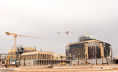 مصدر مسؤول في المالية: 10 مصابين و ثلاث وفيات في سقوط "سقالة جامعة نورة"