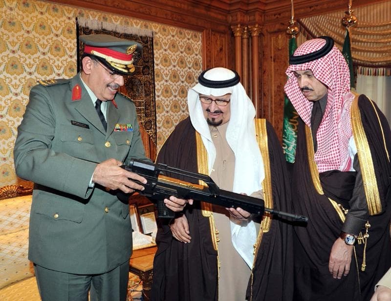 نائب الملك يستقبل مدير عام المؤسسة العامة للصناعات الحربية ورئيس هيئة الأركان العامة