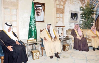 نائب خادم الحرمين يستعرض آخر المستجدات مع الشيخ حمد بن جاسم