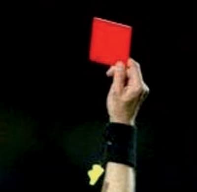 في سابقة تاريخية .. حكم يطرد 36 لاعبا