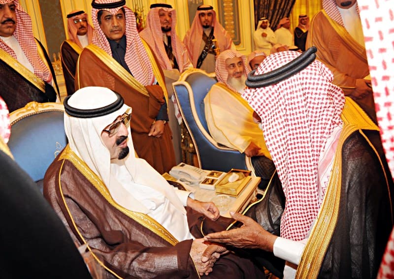 أهالي القطيف وابن درعان الدوسري بين يدي الملك:نحن رماحكم في نحر من يعبث بأمن البلاد