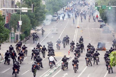 «الباسيج» وراء الاعتداءات على السفارة السعودية