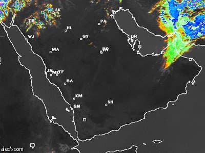 سماء غائمة على أغلب مناطق المملكة