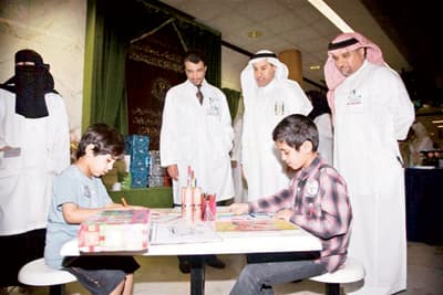 «تخصصي العيون» يشارك في اليوم العالمي للخدمة الاجتماعية