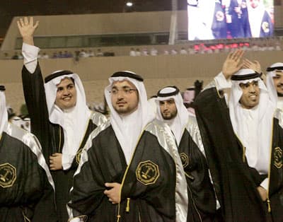 أمير الشرقية لخريجي «البترول والمعادن»: تفوقوا في مواقع العمل كتفوقكم دراسيا