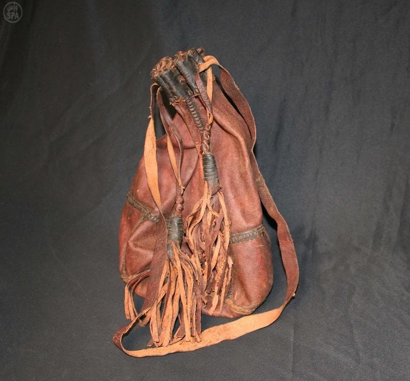 صناعة الجلود في نجران .. علاقة مع الموروث والتراث