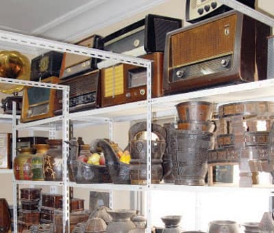 عملات نادرة بشهادات موثقة في حوزة مواطن سعودي