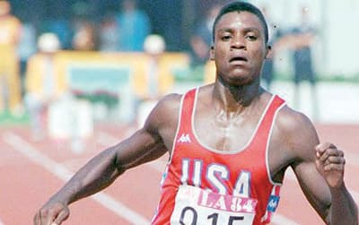 «الأسطورة» كارل لويس يعدو نحو السياسة بسرعة الضوء