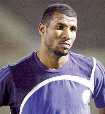 الهلال يبحث عن عزيز