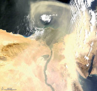 منخفض «خماسيني» يمدد استمرار الأمطار على المملكة الأسبوع الحالي