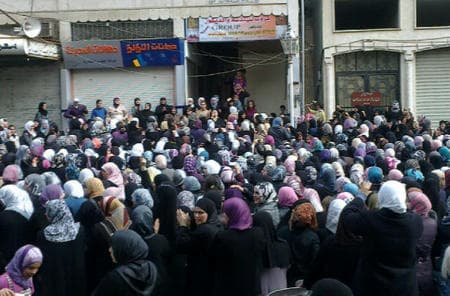 13 قتيلا في سوريا أثناء تشييع ضحايا الجمعة واستقالة نائبين من مجلس الشعب