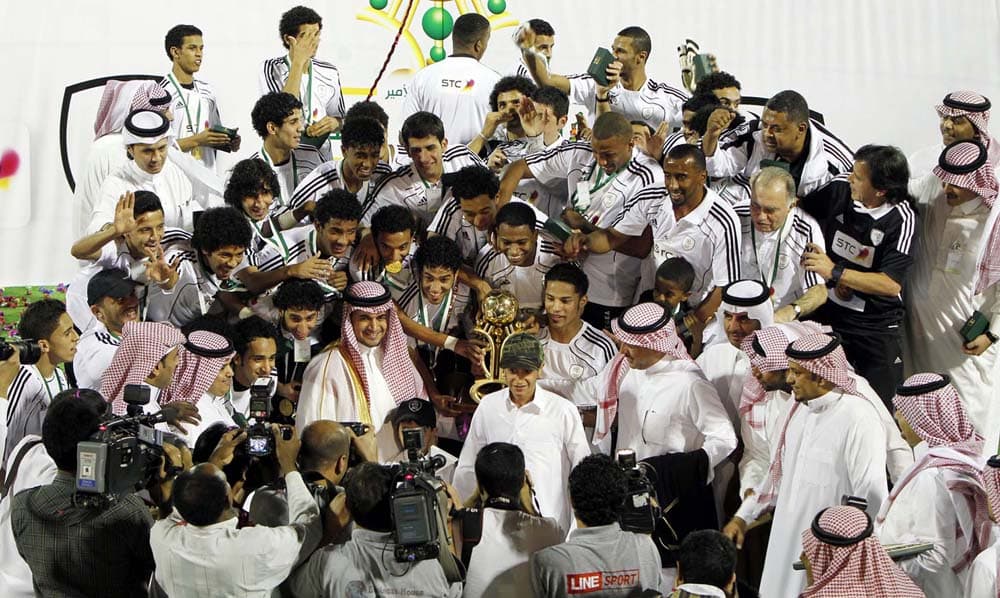 الشباب يتوج بكأس الأمير فيصل بن فهد