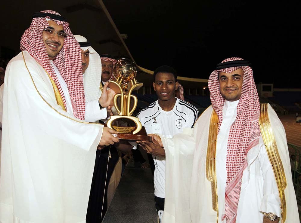الشباب يتوج بكأس الأمير فيصل بن فهد