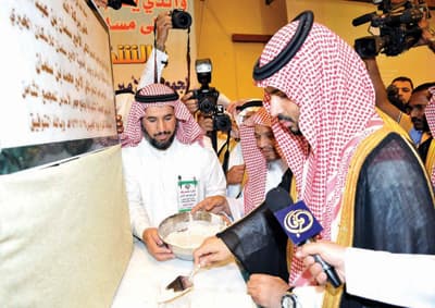 محمد بن سلمان يضع حجر الأساس لمشروع الإسكان الخيري في شقراء