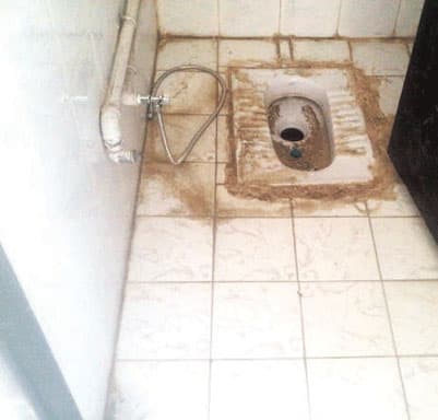 «حمامات المدارس» مخزن الأمراض المعدية.. مئات الطلبة في المستشفيات سنويا