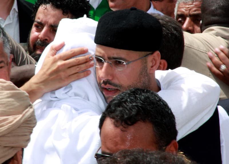 ليبيا: تشييع سيف العرب القذافي بحضور أخوانه محمد وسيف الإسلام