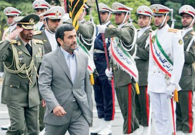 أتباع المرشد الأعلى: فريق أحمدي نجاد سحرة ومشعوذون