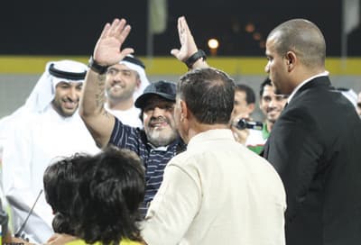 مارادونا يقترب من تدريب الوصل