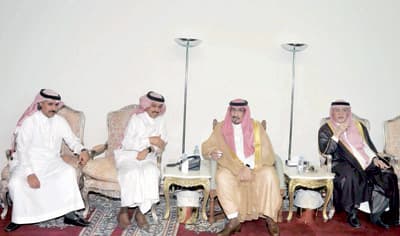 رئيس مكتب ولي العهد يشكر المعزين في وفاة والده