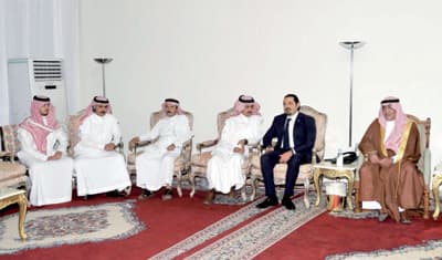 رئيس مكتب ولي العهد يشكر المعزين في وفاة والده