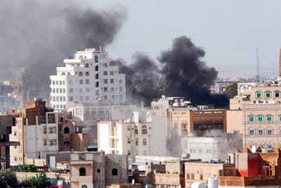أزمة اليمن تدخل المنعطف الأخطر.. مقتل 6 في قصف حكومي على منزل الأحمر