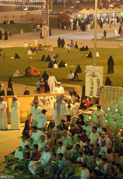 "الاقتصادية" في مهرجان التراث والأسر المنتجة