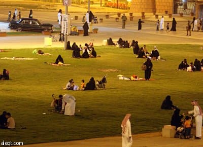 "الاقتصادية" في مهرجان التراث والأسر المنتجة