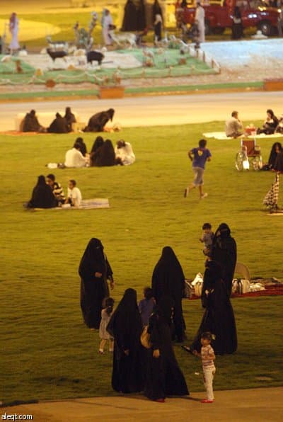 "الاقتصادية" في مهرجان التراث والأسر المنتجة