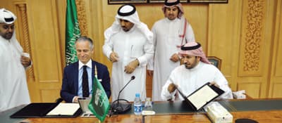 توقيع عقد تنفيذ مشروع تبادل المعاملات الإلكترونية للتأمين الصحي
