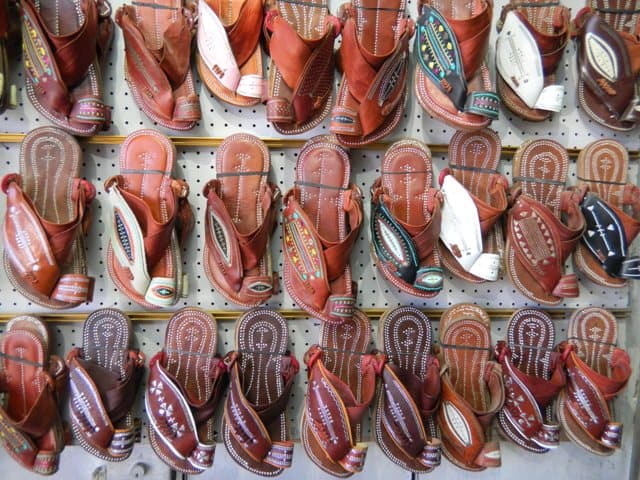 رويترز ترصد الإقبال على "الزبيرية" في السعودية