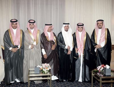 سليمان الحمد يحتفل بزفاف كريمته إلى سعود العتيقي