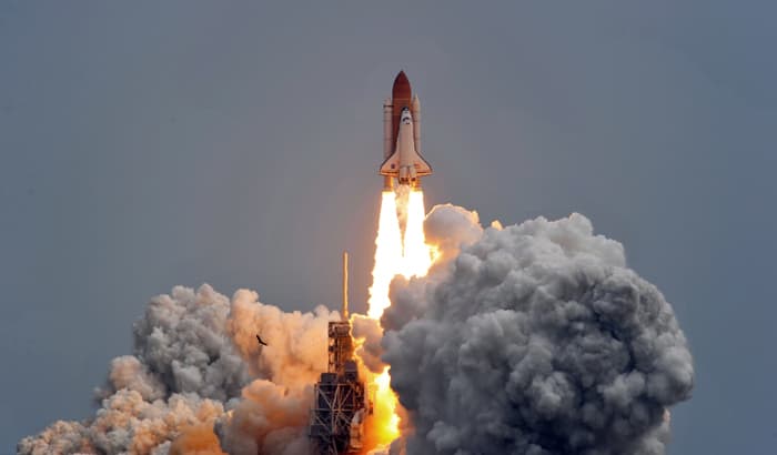 إطلاق مكوك الفضاء اتلانتس في آخر مهمة لبرنامج مكوك الفضاء الأمريكي
