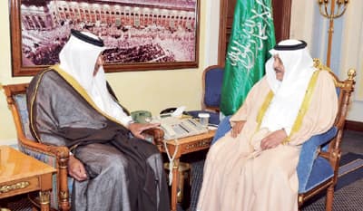 الأمير نايف يناقش المواضيع المشتركة مع الشيخ حمد بن جاسم