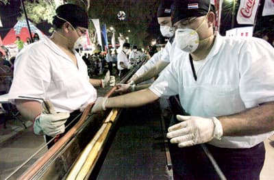 إنتاج أطول قطعة «هوت دوج» في العالم بـ 203 أمتار