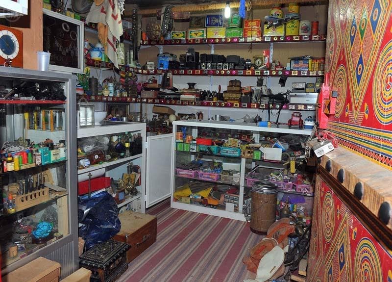 عشّاق الزمن القديم .. يجدون مبتغاهم في سوق المسوكف بعنيزة