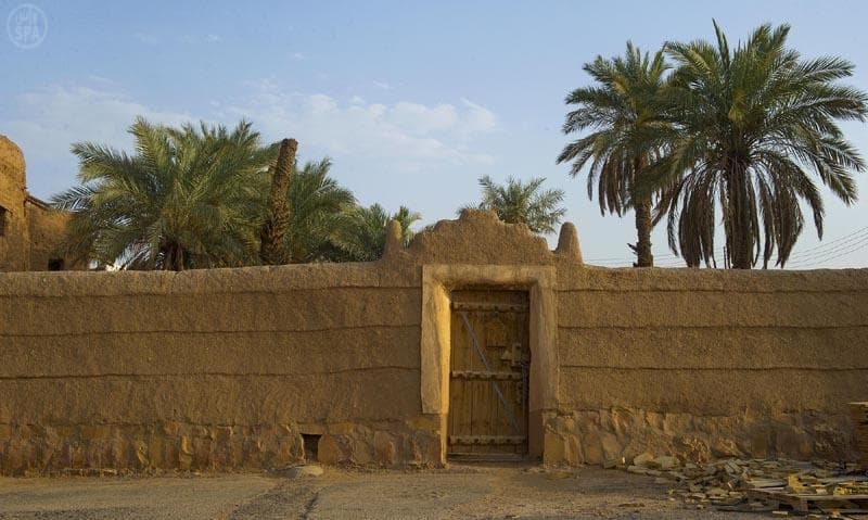 رحم نجد .. " أشيقر " تاريخ يتجدد في قرية وسط الرمال