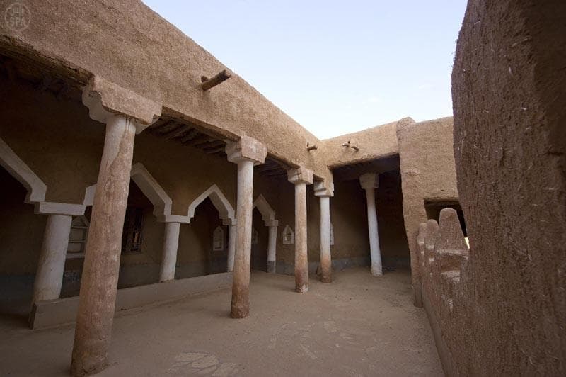 رحم نجد .. " أشيقر " تاريخ يتجدد في قرية وسط الرمال