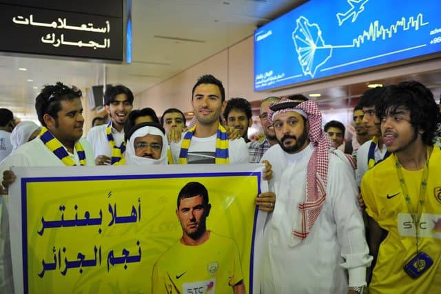 استقبال نصراوي كبير للأرجنتيني كوستاس والجزائري عنتر