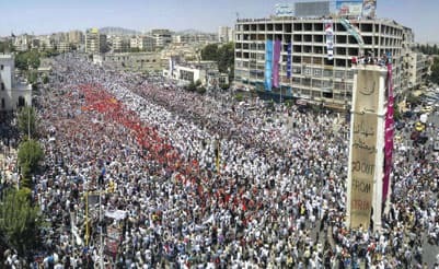 سوريا: الأمن يقصف المتظاهرين جوا .. وانشقاق الكتيبة السابعة من الجيش