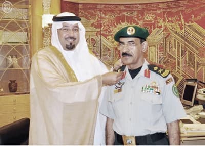 أمير نجران يقلّد اللواء حمد العتيبي رتبته الجديدة