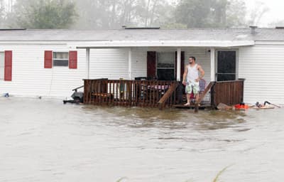 إعصار إيرين يضرب أمريكا .. ويحول نيويورك إلى مدينة أشباح
